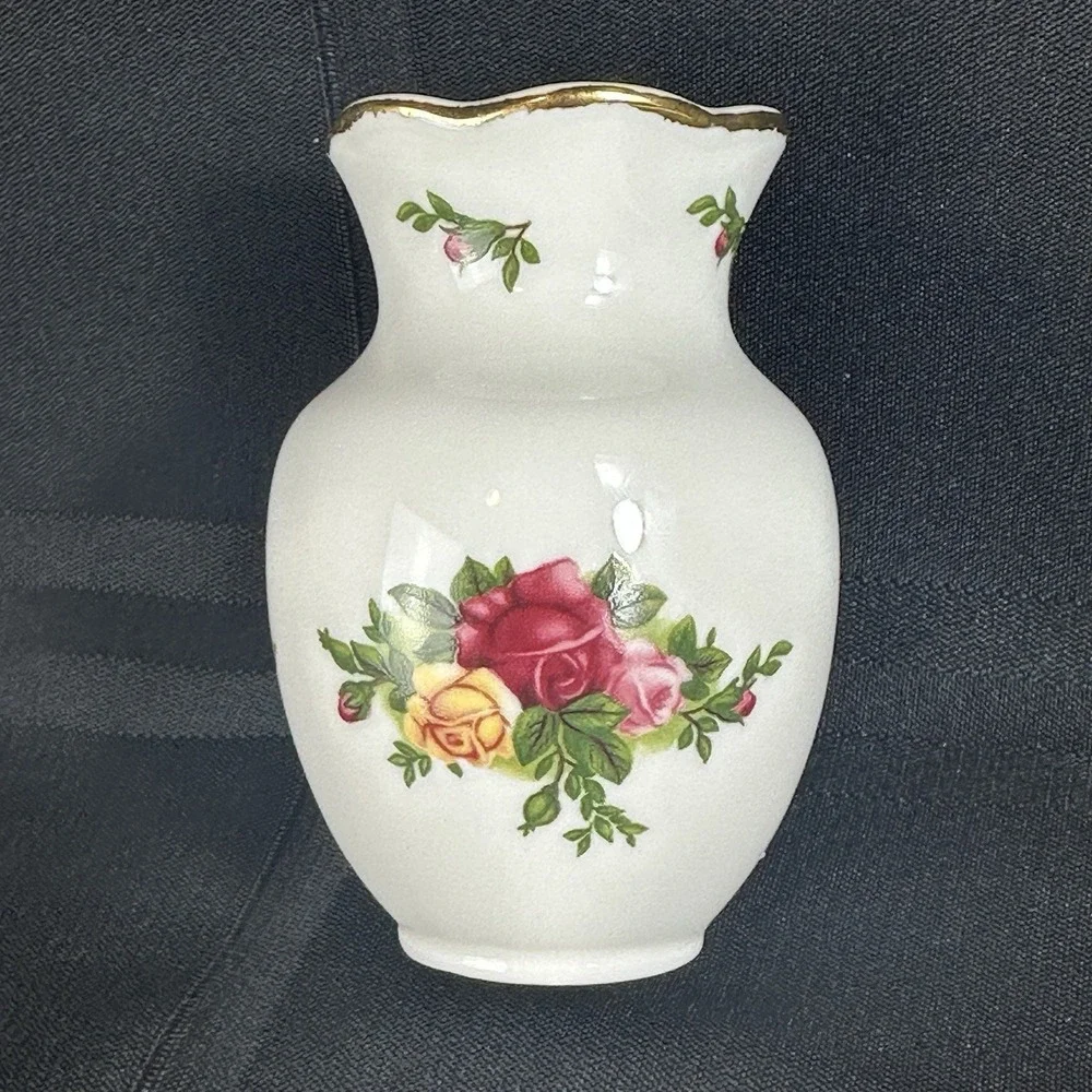 Royal Albert  Old Country Roses Small Bud Vase Mini Gold Trim